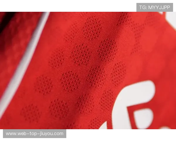 利物浦新款主场球衣回归深红经典设计 利物浦新款主场球衣回归深红经典设计