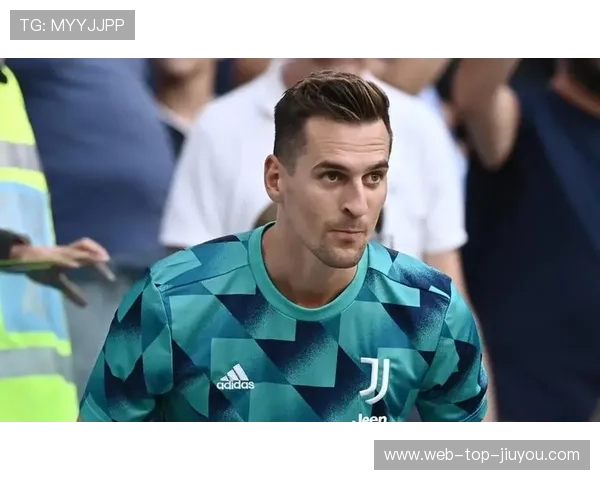 尤文米利克跑位精准后抢点破门，展现锋线威力